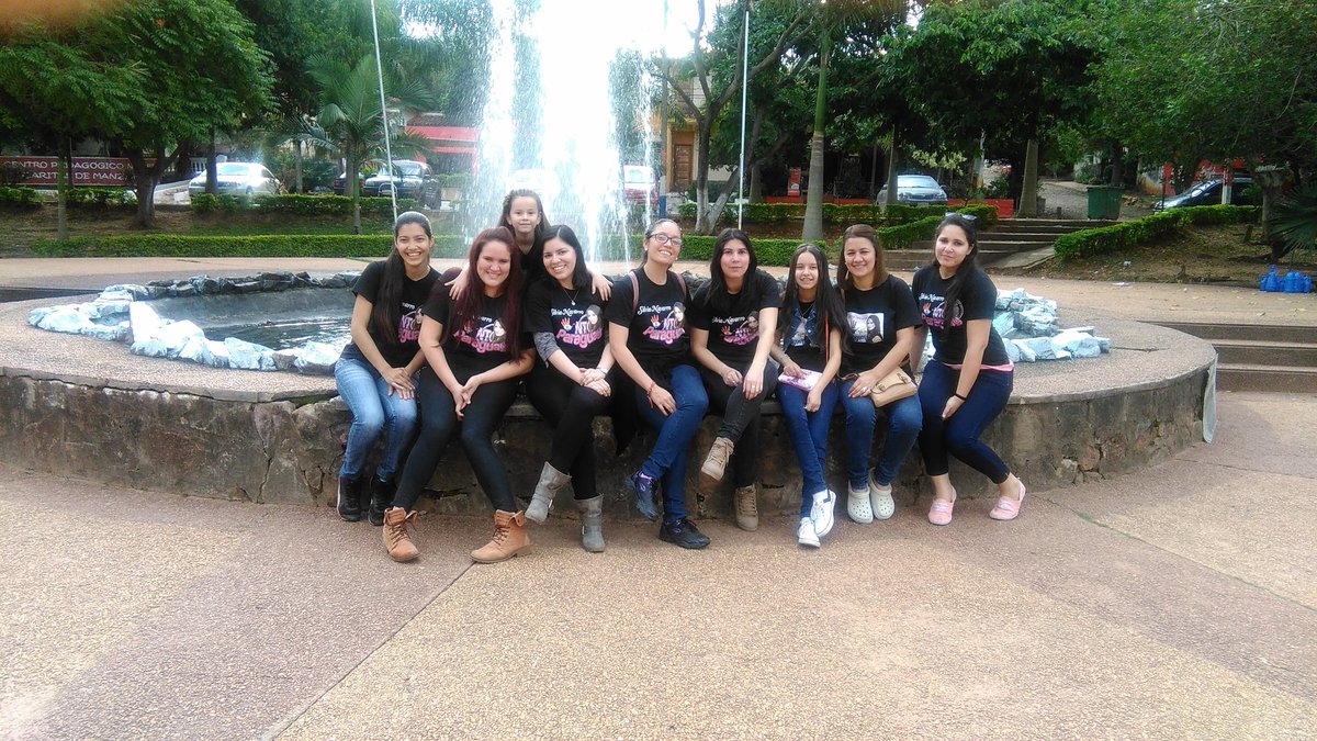 NTParaguay_O's tweet photo. A todo el #NTpy feliz 2018 @AldanaRojas16 @rebe_duarte @AleDeidamia @amaleg @gemi_olys @Naye_Da_Costa @ramoslaurap @ShirleyBritez3 @judithvera2 @claukbral @PamelaNt2 @CrisLorenaAlar4 @aana_03 @IrmaAyala2 #MaMiNt @grisel_chamorro por mas aรฑos juntas gracias @silvnavarro !!! https://t.co/CsUUVtroJZ