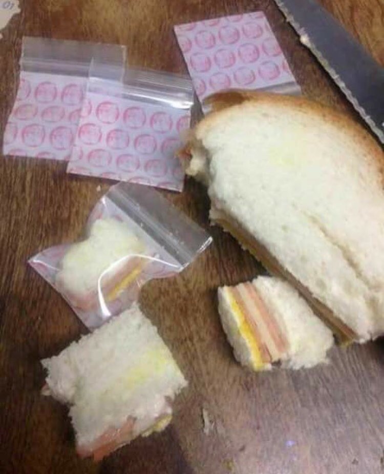 gloquotes2's tweet photo. Me: *Takes out sandwich*
Kid: Can I get a bite ? 
Me : 25 cents please😌
Also me : https://t.co/fnpKfgHkzo