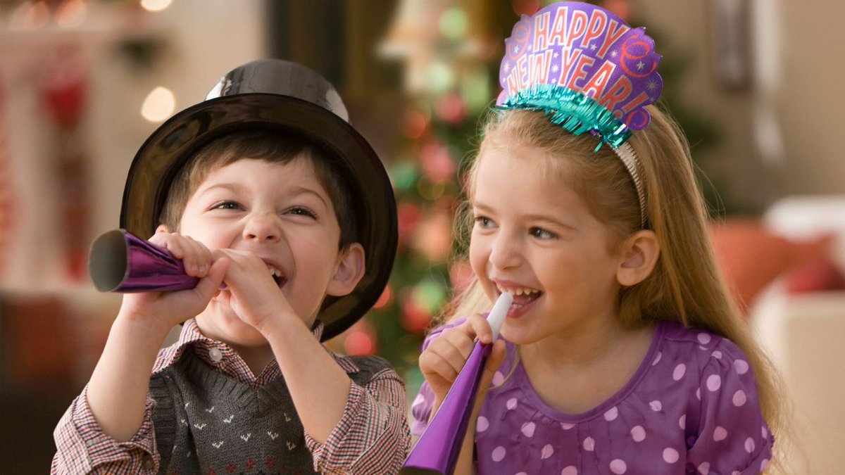 ScaryMommy's tweet image. This Is The Harsh Reality Of New Year’s Eve When You Have Kids buff.ly/2CiNeJ6