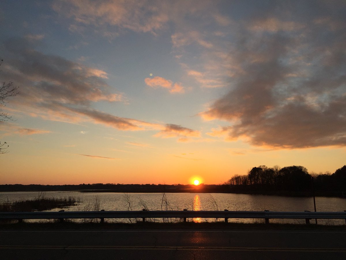 annabelja's tweet photo. Best sunsets of 2017 - the year I decided to permanently display my love for sunsets on my body https://t.co/IUSrfo0fLZ