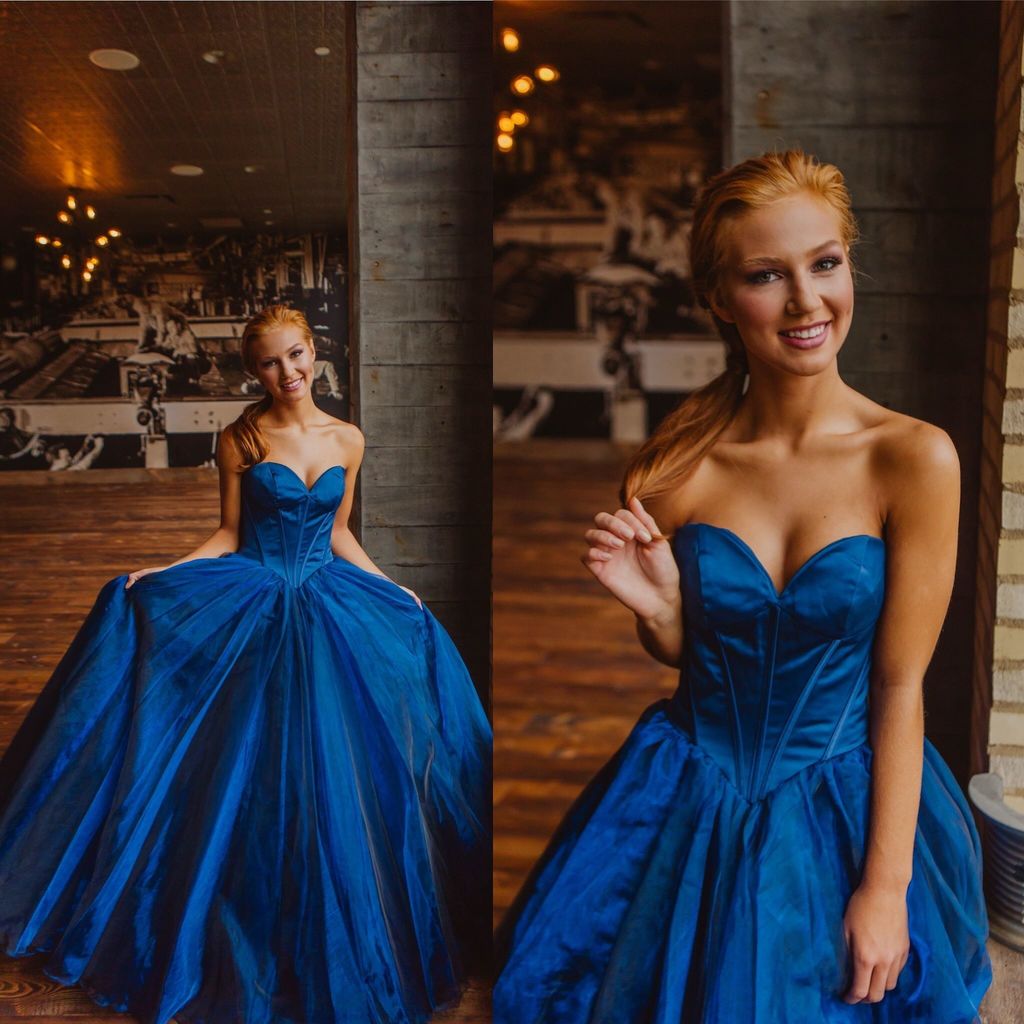 raelynns's tweet photo. This @sherrihill ballgown is seriously STUNNING. Where are my ballgown girls?? 💙✨🙋🏼‍♀️ #RaeLynns #RaeLynnsProm #Prom2018 #ballgown #sherrihill #lookbook #ShopRaeLynns https://t.co/kp4sHJkdtR