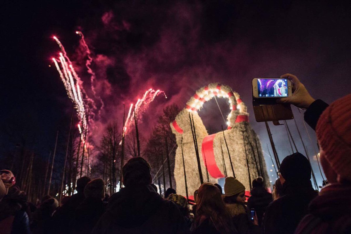 Gavlebocken's tweet photo. Happy New Year! This year has been awesome, thanks for all the support and love you’ve been giving me 💞 #gävlebocken #HappyNewYear https://t.co/HG2hRZl9Lm
