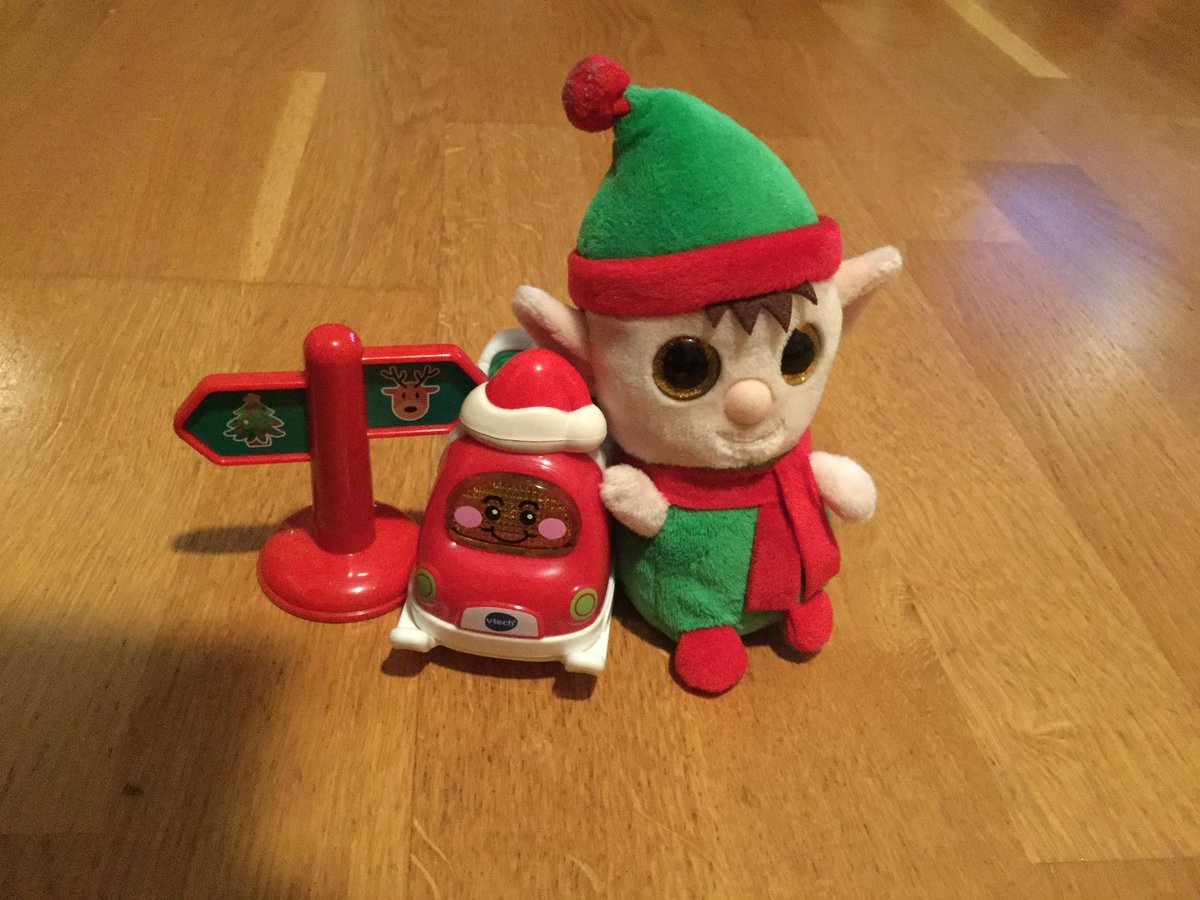 fleelf2's tweet photo. #HappyNewYear. Looking forward to lots more elfie fun in #2018 https://t.co/RTPIVL02Q4
