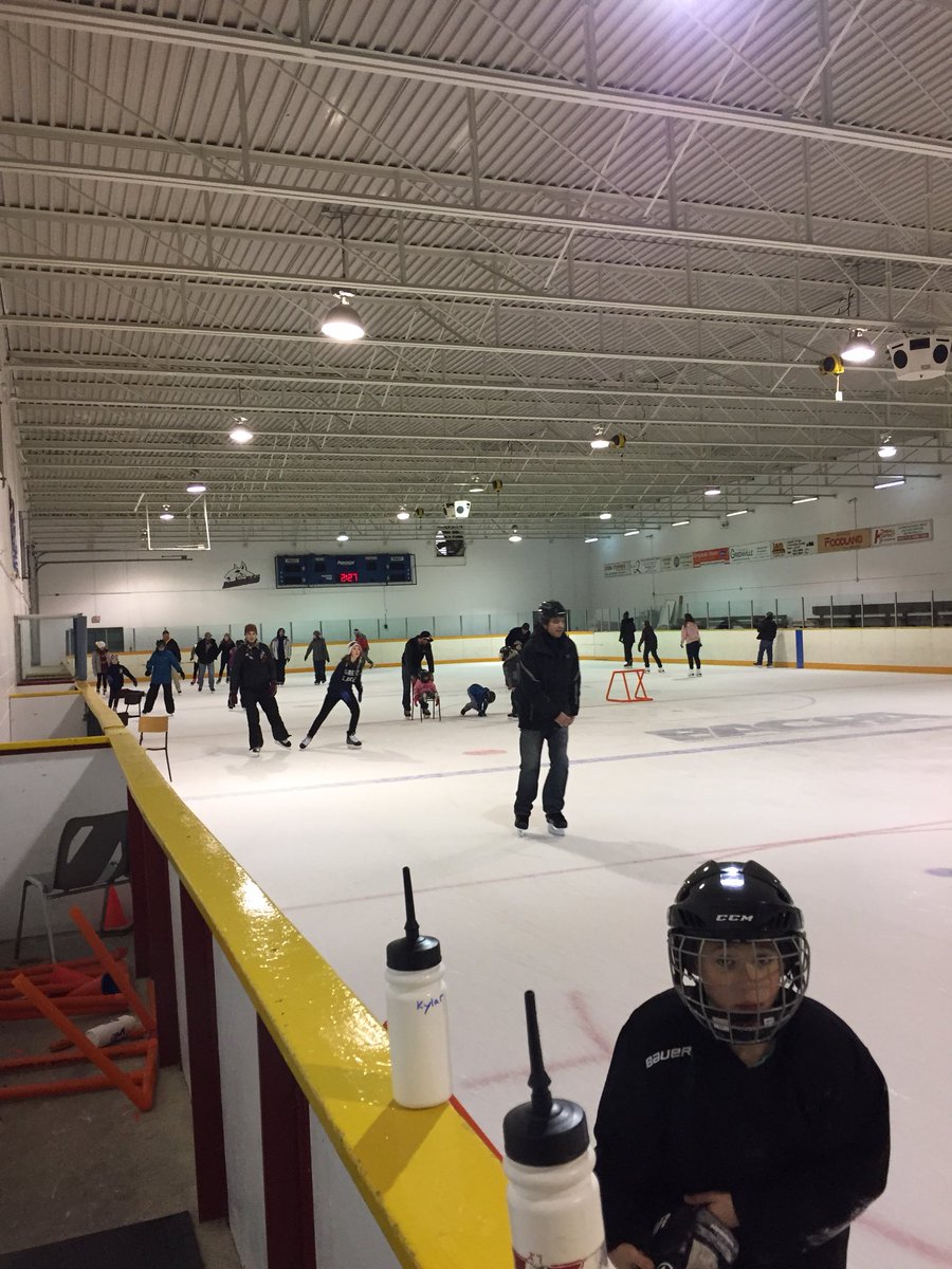 visitbluewater's tweet photo. @mybayfield at @bacp2014 huge turnout for public skating today. Sit up and take notice @BluewaterOn https://t.co/P2seGaR2sw