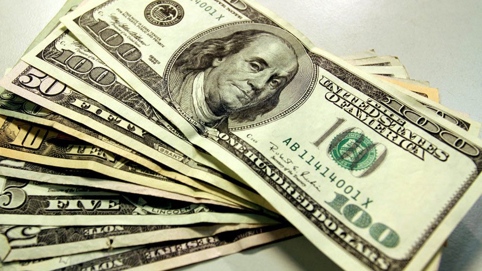 itsjdbm's tweet photo. 💵 rt para que este año no te haga falta el  dinero 💵 https://t.co/veDMlxpH8I