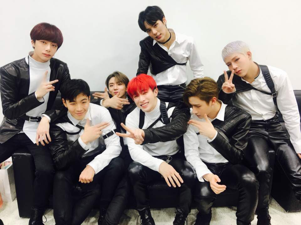 Official_MX_jp's tweet photo. 【#MONSTA_X】
#MONBEBE の皆さま、新年明けましておめでとうございます。2018年も皆さまと一緒にたくさんの幸せな時間を重ねていけますように。
本年もどうぞ宜しくお願いいたします。 https://t.co/7F00vTiZdN