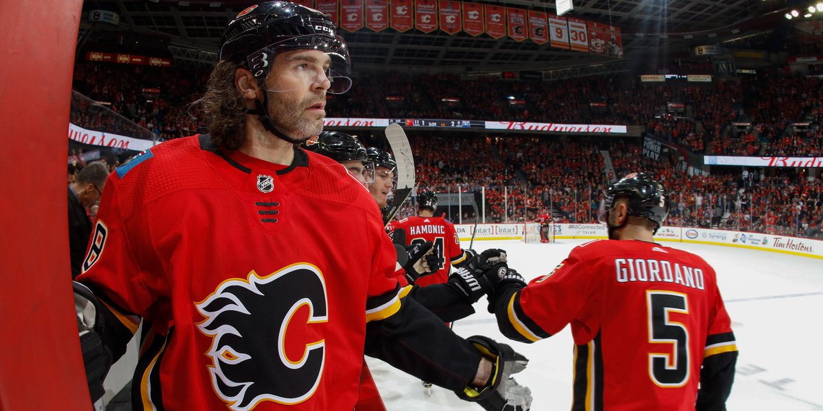 NHLFlames's tweet image. #CofRed, retweet this post to join the pledge in the fight against impaired driving this holiday season and for a chance to win tickets courtesy of @ABTransComm, @maddcanada and @CalgaryPolice! #ParkYourSteed