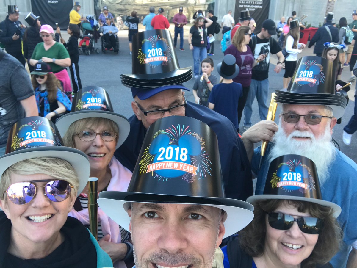 20surf11's tweet photo. @WaltDisneyWorld @WDWHS family festivities in style #HappyNewYear2018 https://t.co/exPQHpObQk