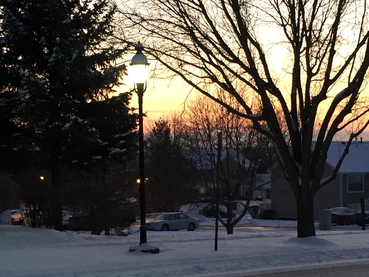 Todd_Scheve's tweet photo. Just before and after #sunset 🌅 on the last day of 2017 in Fairborn, Ohio.

Have a Happy New Year!🥂🎉🎆

#stormhour @stormhour https://t.co/4Mt6pu5bgb