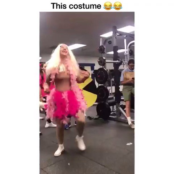 thuglifemall's tweet photo. White Chicks 😂💀 swipe 👉🏾 for more!!! #halloween https://t.co/sI4o56hGjx