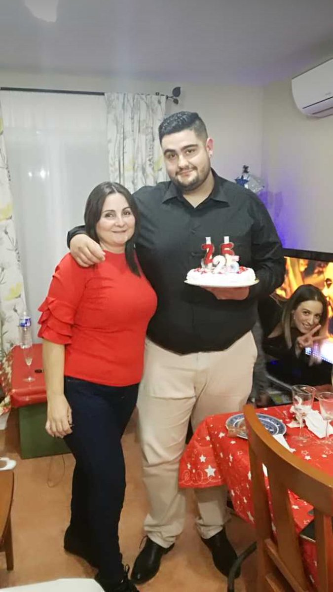 Alejandriyo0's tweet photo. Feliz año nuevo!!♥️ https://t.co/1Qn2xmJHdi