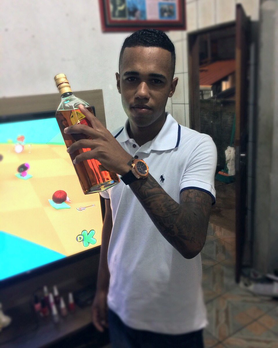 Djroh_dm's tweet photo. 2018 ano da vitória ✨ https://t.co/5LTBS7CVIg