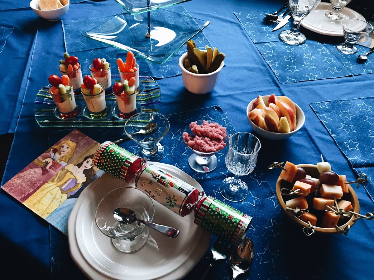 ashtynschaee's tweet photo. My grandma threw my cousins a NYE princess party 😭😭 she had us do her hair and makeup, made hand made scroll invitations, and invited them over for a Ball at the Bodensteiner Castle 💖💖💖 SO EXTRA. AND SO PRECIOUS. https://t.co/58RKBdzDRY