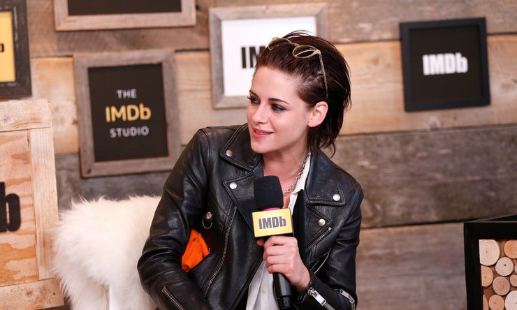 TeamK_1's tweet photo. Kristen Stewart's fans had a great 2017! She debuted as a filmmaker, taking Come Swim to Sundance &amp; Cannes. Supported good causes, hosted SNL for the 1st time, released Personal Shopper in US having rave reviews and filmed 2 movies! Happy 2018! https://t.co/Z0HyTXSPpg