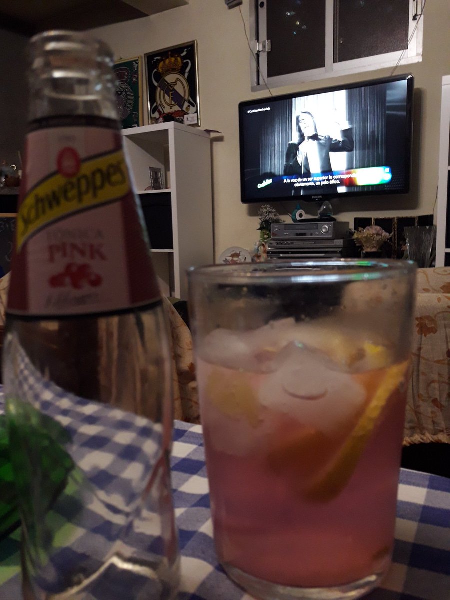 dresepu's tweet photo. #GinTonic #SchweppesPink en compañía de #CachitosNochevieja noche perfecta....... https://t.co/zHk150s4zQ