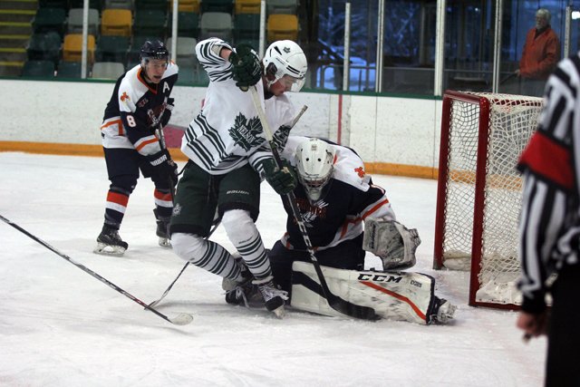 TheNelsonDaily's tweet photo. #KIJHL #NelsonLeafs edge #BVHawks @thenelsondaily https://t.co/npN57GeCmV #JoshWilliams #JackKarran #EthanLand https://t.co/LgLkXgp50x