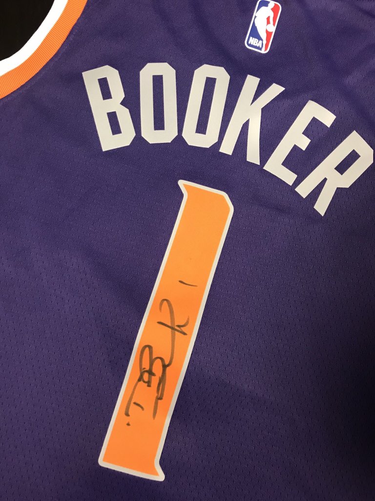 Suns's tweet photo. @DevinBook JUST FIVE HOURS LEFT! https://t.co/xHktHAMSyW