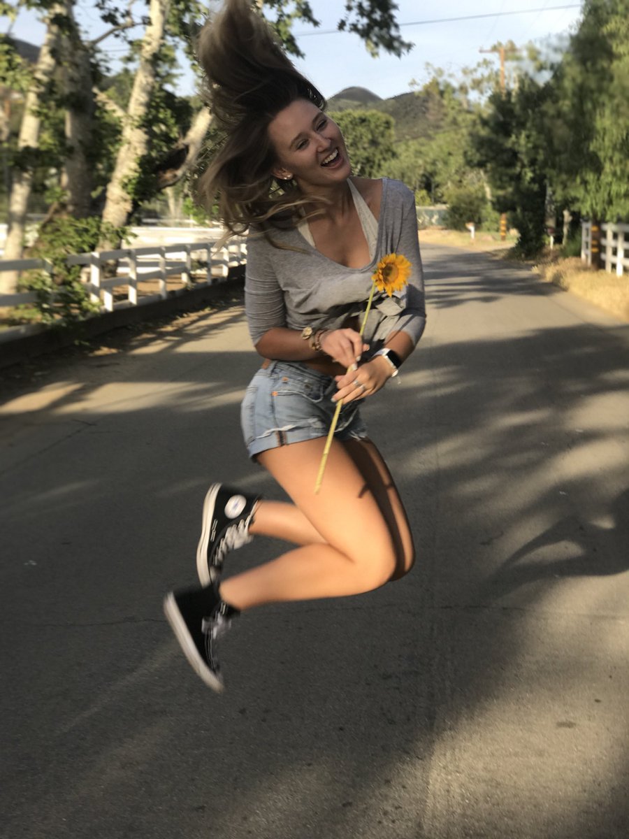 StorieBarton's tweet photo. can we just jump right into 2018 and skip the whole New Years holiday ?? https://t.co/fY8aHaLdC1