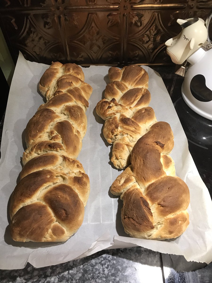 MrsFattail's tweet photo. @TheMatthewRhode @AdrianneCurry @yeahitsjodi @Koulnis @TheHunterWildTV @fattailkappa first batch of #FinnishBread is out of the oven. Mail goes out on TUESDAY. Get your butter ready! #pulla #happy2018 #fuckdiets https://t.co/3LVphcXHTp