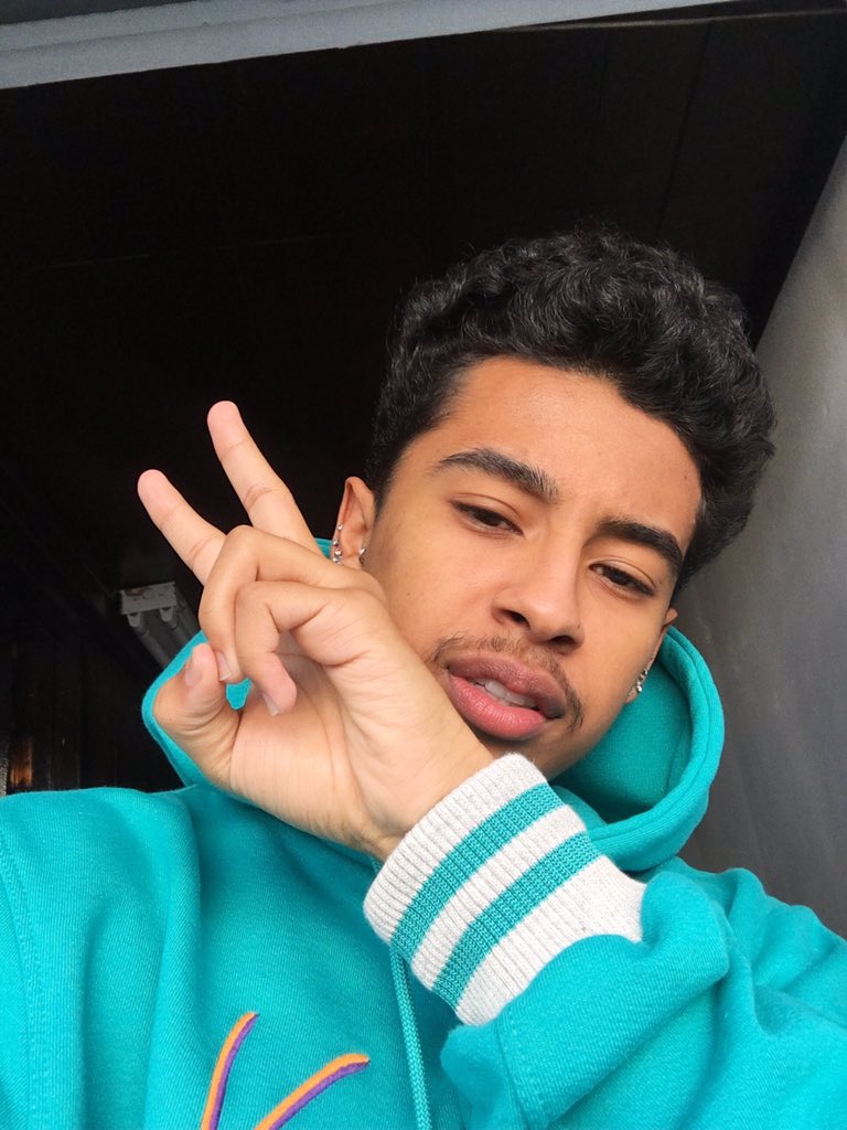 OfficalMBupdate's tweet photo. 2017 wasn't the best year for me but, I just want to say that I surprised MYSELF by not tweeting daily about how much I Love @theoneprinceton 😂😂😂
You still want that hoodie!?! https://t.co/vmqGcPHUPt