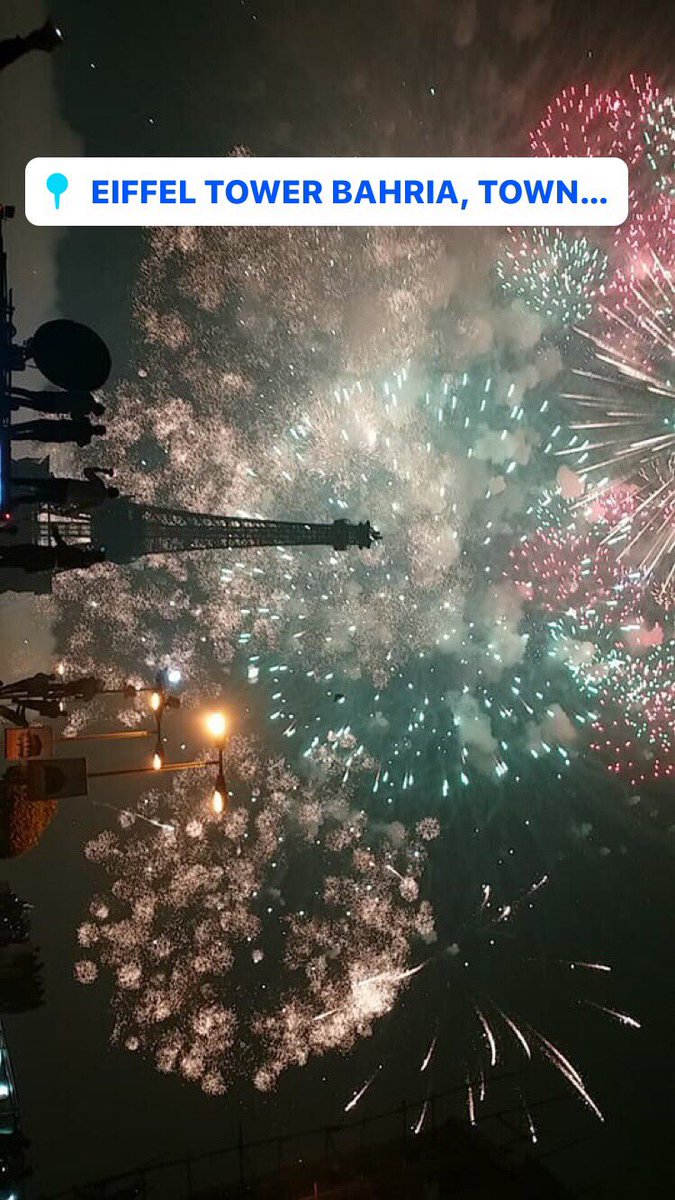 jalpariiiiii's tweet photo. Awsome fire works 😍👌🏻💕 
#happynewyear 2018 
Thiss is th beauty of lahore 💖👌🏻♥️ https://t.co/UP3jfSwMNg