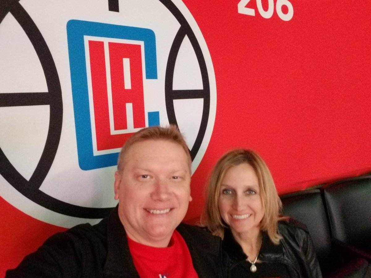 mdietzweb's tweet photo. Happy New Year's from Julie's happy place...and the Clippers! #Clippers  #clippernation #blakeisback  #ItTakesEverything https://t.co/qXmg9d4dWl