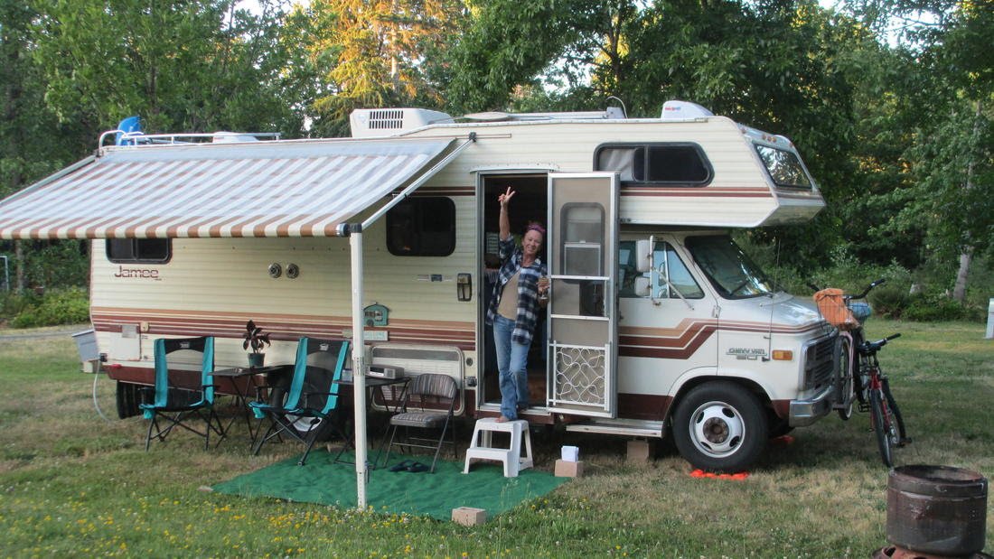 Story of California couple living the digital nomad full-time rv lifestyle working for <a href="/Amazon/">Amazon</a> packing boxes. #livesimply latimes.com/opinion/op-ed/…