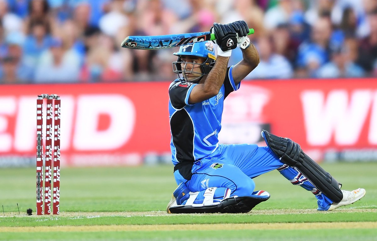 StrikersBBL's tweet photo. First ball ☄ straight over the rope! 😱

See every 6⃣ thanks to @wirrawirrawines ➡ https://t.co/nGmKPlz8oa #BBL07 #strikeforce https://t.co/mZ7lPnvc2L