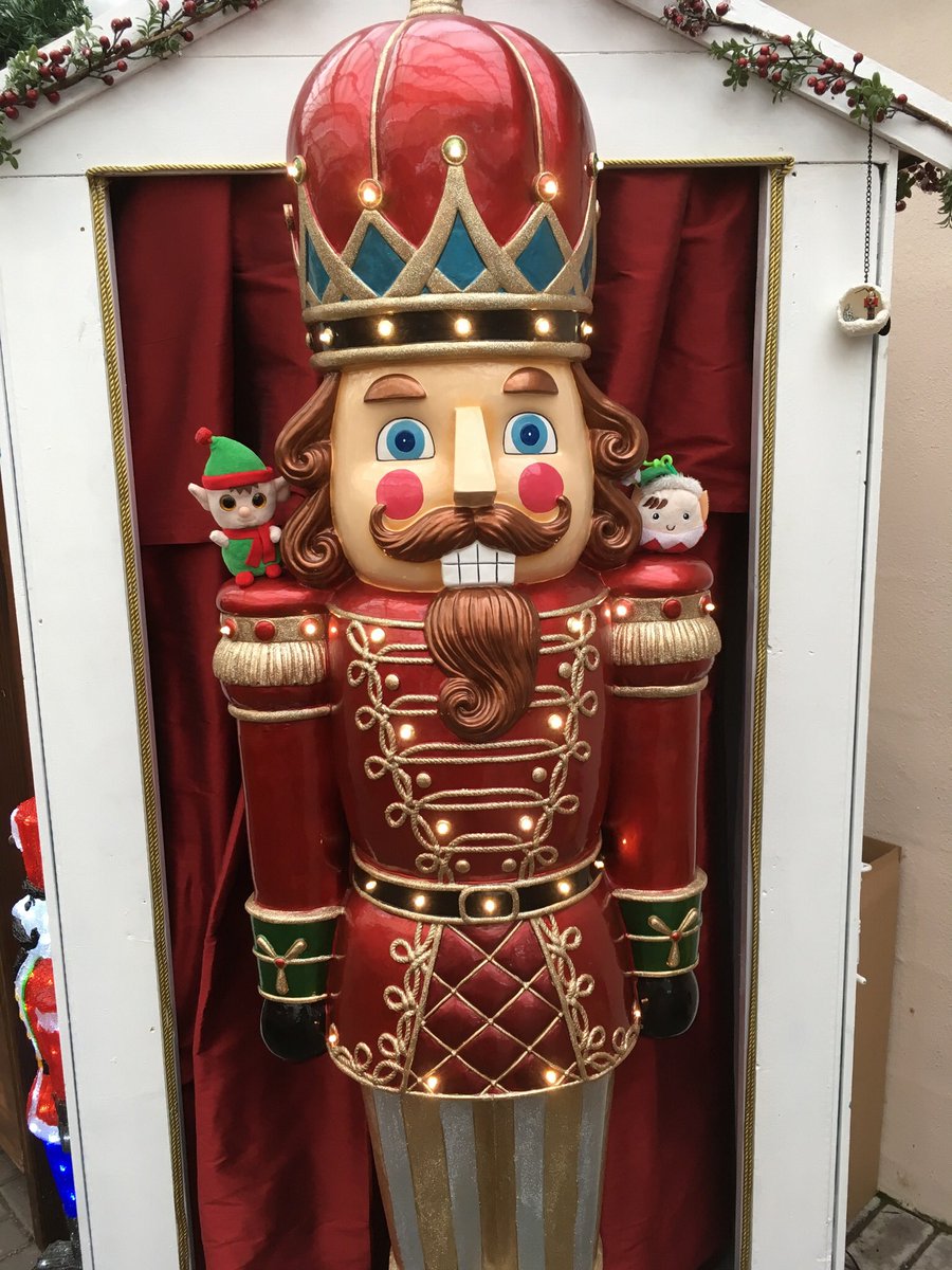 fleelf2's tweet photo. #HappyNewYear   #AuldLangSyne 

See you for more #christmas  #elf fun in #2018.  We’re still Christmas-ing during the #TwelveDaysOfChristmas. https://t.co/7fZtvJ4ktN