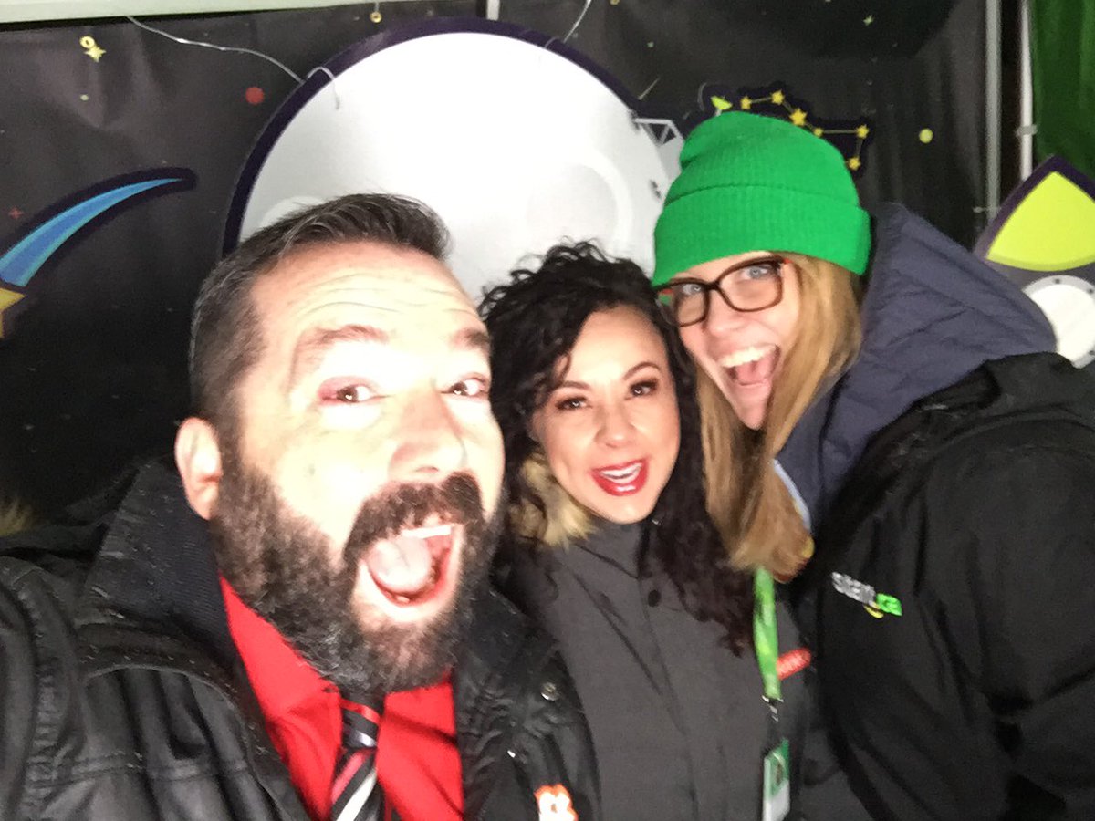 JACK1023ldn's tweet photo. Thanks @startca for being a part of #NYEInThePark it's FREE in Victoria Park! @CityofLdnOnt @LDNMusicOffice @loopdogg @jenniwatts https://t.co/N6LrGoWDNq