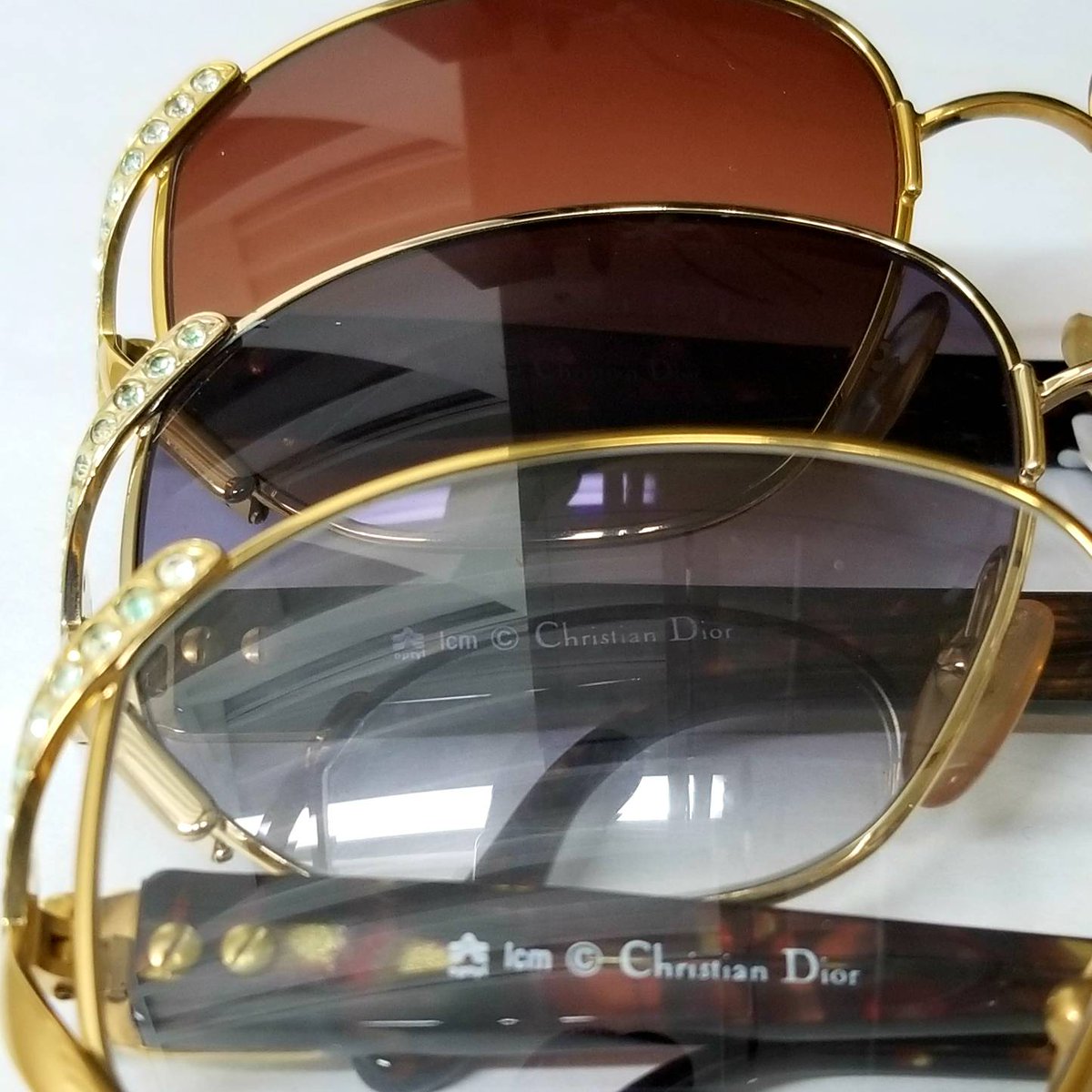 Happy New Year everyone be safe!
👑🕶👓🤓😎
KINGSOFPAST.COM
TORONTOBORN.COM

#kingsofpast #vintage #eyeglasses #sunglasses #glasses #vintagelife #vintageframes #optical #optometry #glassesswag #sickshades #luxuryeyewear #fashion #torontostyle #the6ix #torontoborn