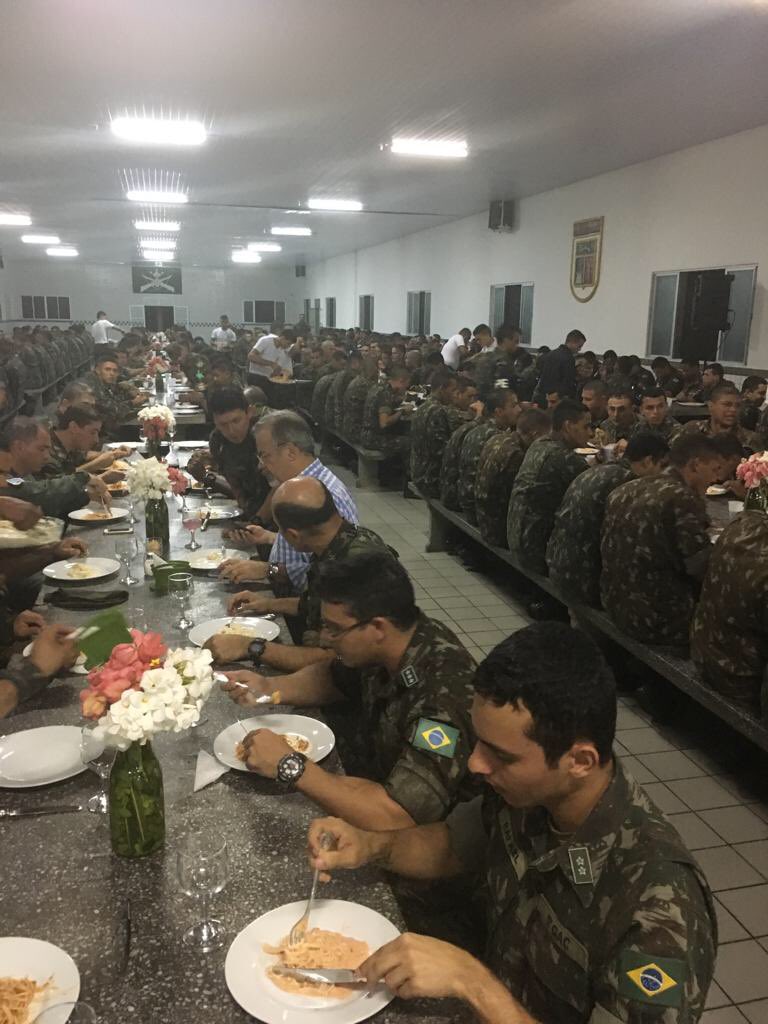 Raul_Jungmann's tweet photo. Natal/RN. Ceia de Ano Novo com a tropa do BIMtz, engajada na operação Potiguar III. Disse a eles que essa noite eles seriam a minha família. https://t.co/A1j95Tl5hG