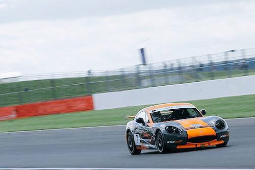 want2race1's tweet photo. Happy New Year! Racing, health and happiness in 2018 🏁🏆🍊 https://t.co/qGpoorGt4G