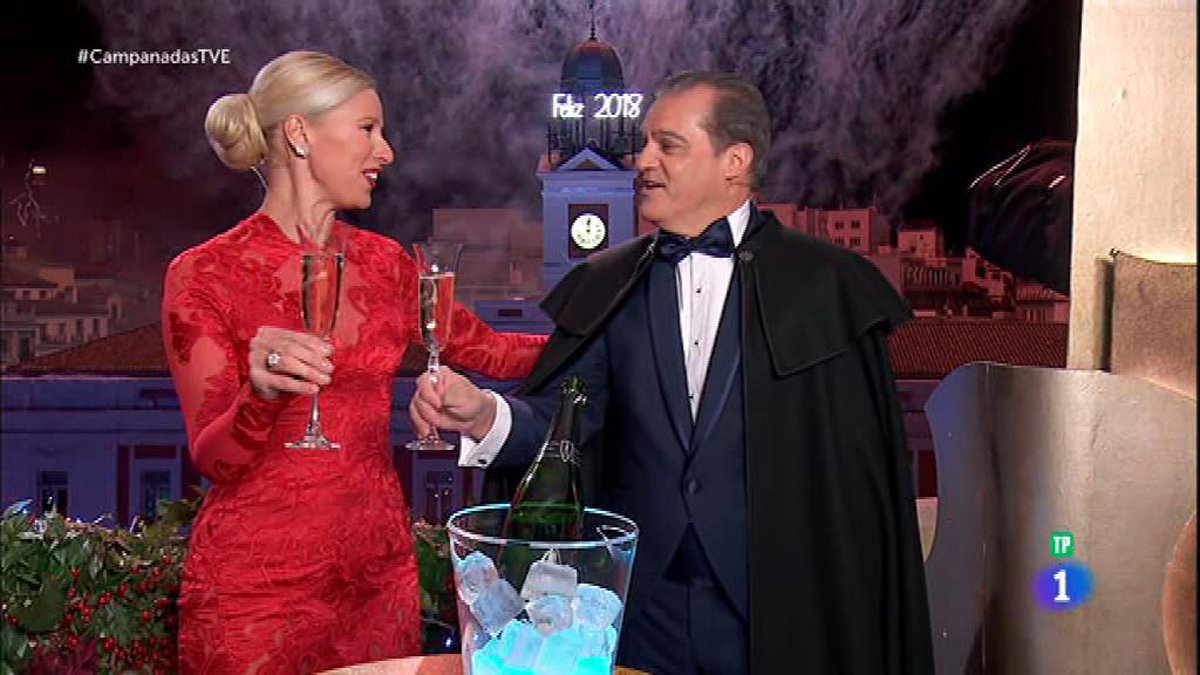 Revive las campanadas 2017 con Anne Igartiburu y Ramón García rtve.es/v/4396949/