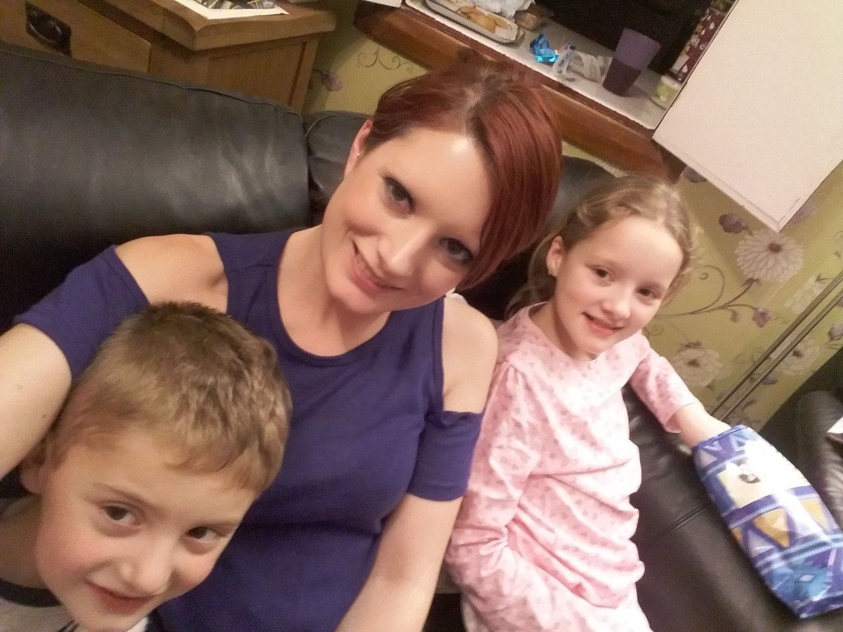 Work finished... smashed it tonight...#selfiesmile with my little ones Happy New Year! <a href="/SDEBDD/">simon ewins</a> <a href="/jmb0606/">John Mark Brennan</a> <a href="/TeamTrenthamPI/">P.Inn Trentham Team</a> dreamteam