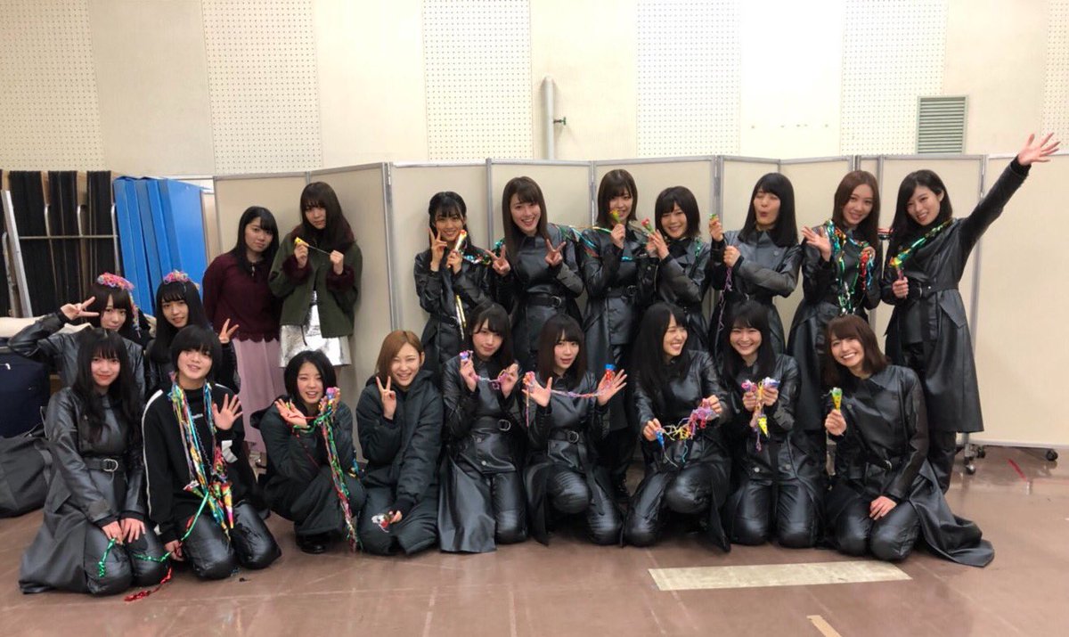 mm_rsk59's tweet photo. 紅白終了後の欅ちゃん
てち、もんちゃん、もなの笑顔が見れてよかった😭 https://t.co/RjkpAVFAU8