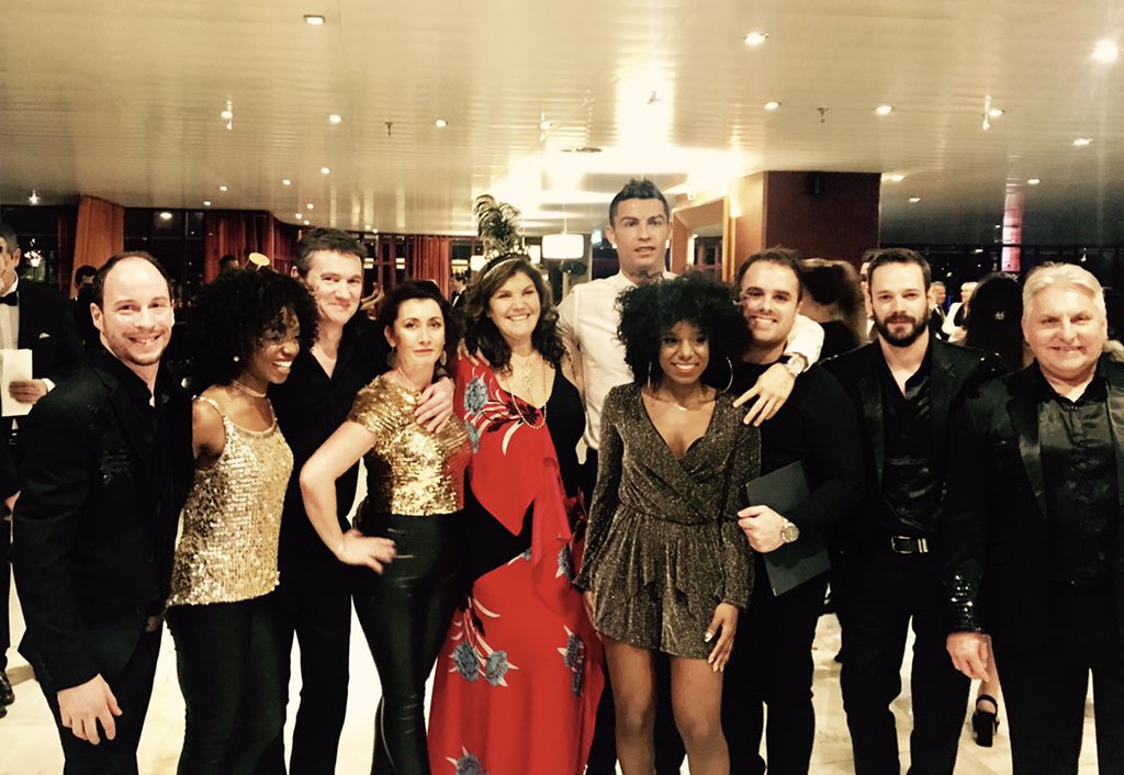 Happy New Year from me and Ronaldo! 😀😂