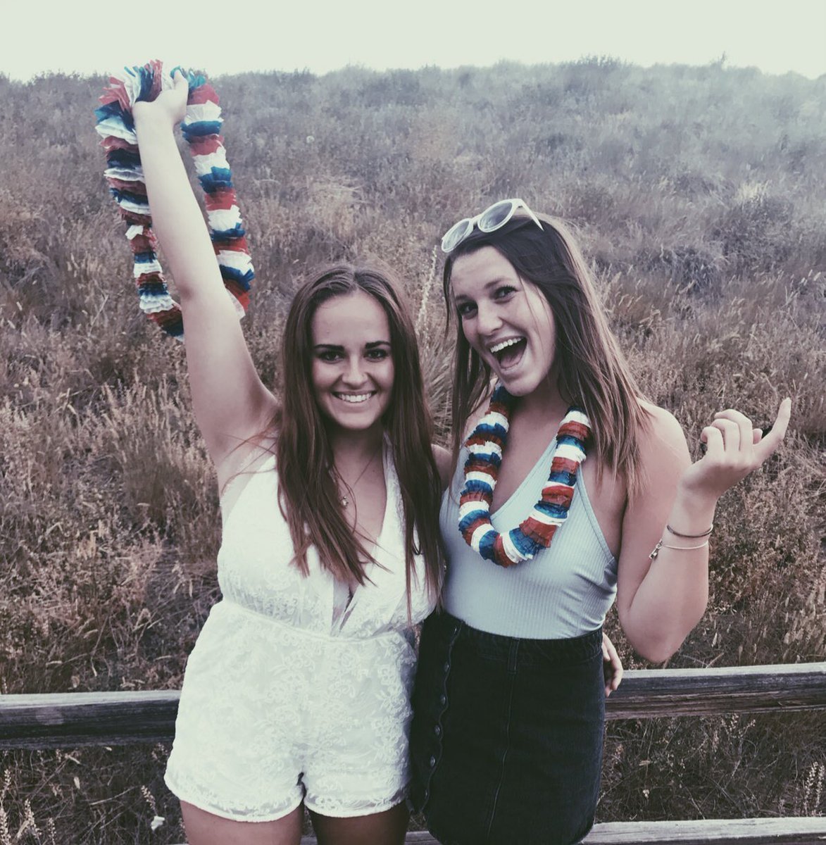 jessicaberning_'s tweet photo. HAPPY BIRTHDAY BFF!! 19!!!! Woohoo!! Wouldn’t get through anything without you!! LOVE U FOREVER AND EVER ❤️🍾 @S_Montyy https://t.co/JiRZH59eHV