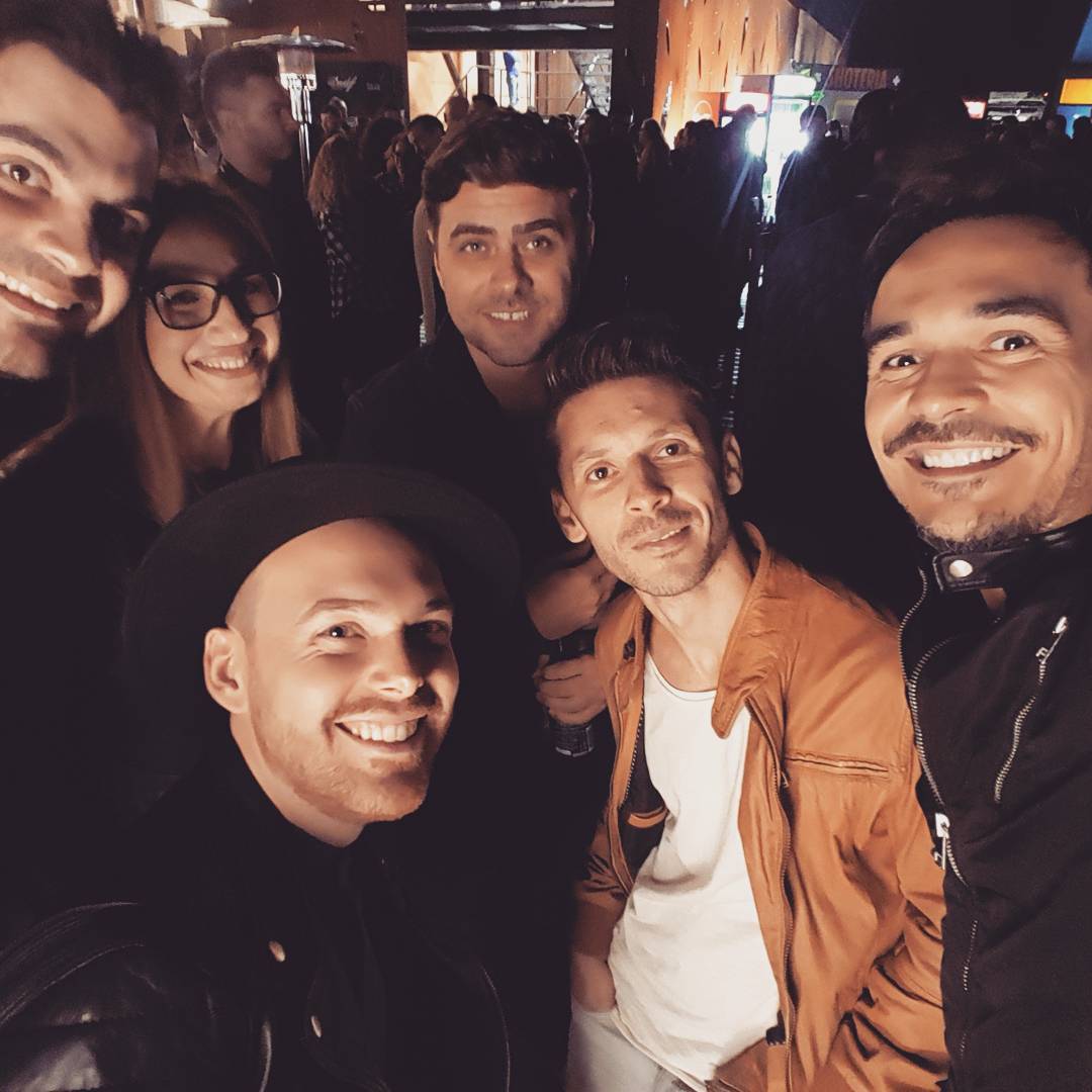 Razvan_Simionn's tweet photo. @epiqproduction ... zambim doar noaptea😎
ps adi colceru e de negasit pe insta☺ https://t.co/1GQvNDfVQ1
