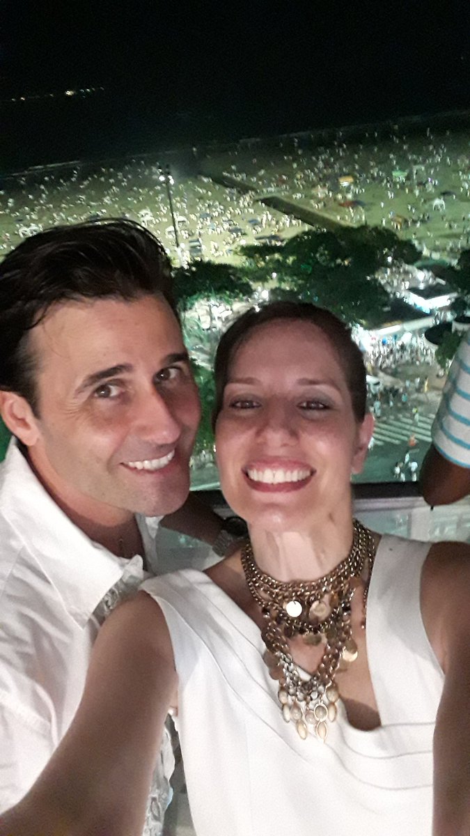 ElisLucas3's tweet photo. Feliz 2018!! #HappyNewYear https://t.co/ZW4vW8unbL