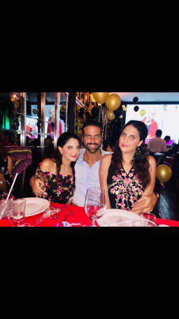 AngelSaidK's tweet photo. #FelizAnoNuevo2018 #disfrutenasusfamilias #salud #lasamohermanas #union https://t.co/JNV24HjTPO