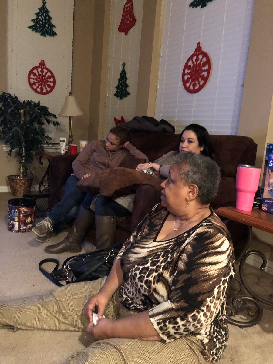 LovelyLoriM1's tweet photo. Happy New Year from our family to yours!!! #2018 #MathisFamily #WilliamsFamily https://t.co/NtNyALfCfW