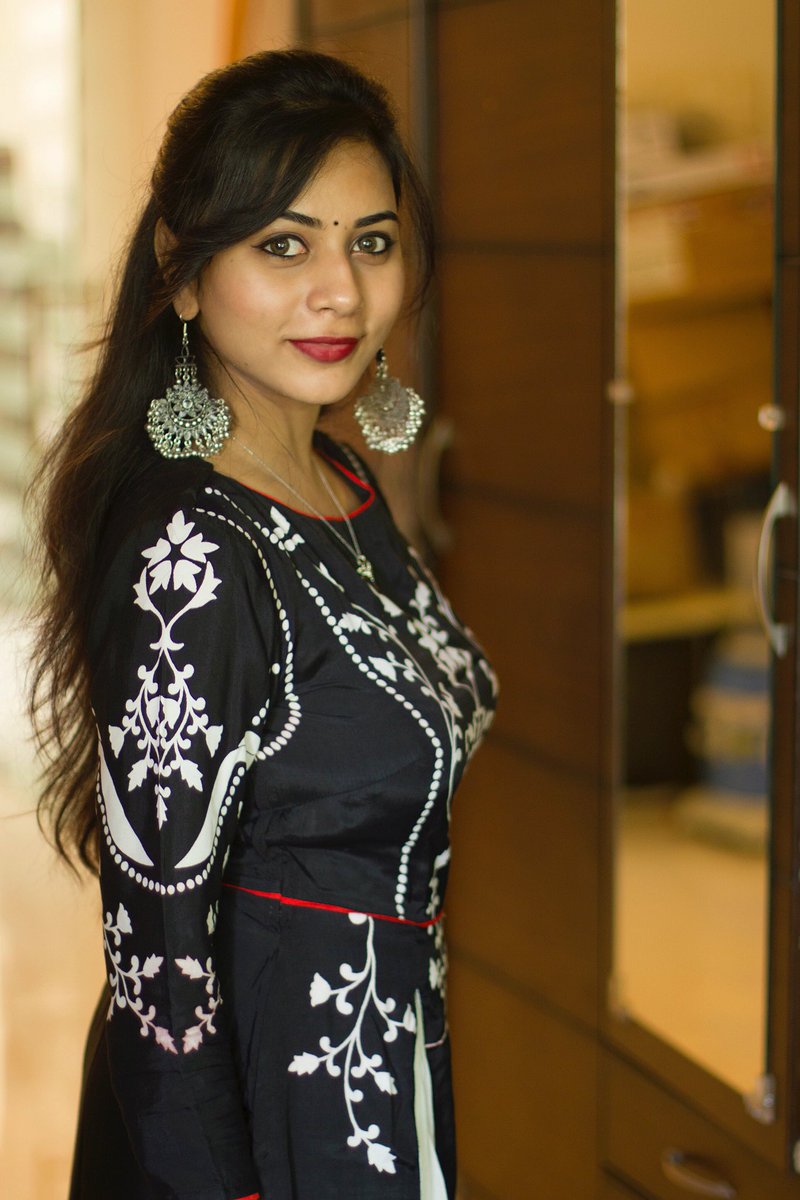 suza888's tweet image. HAPPY NEW YEAR ALL 😍💃🏽🎊♥️ ..2018 it is 🧡 itz a new start to begin with positive energy and hopes🧚🏼‍♀️Stay happy,blessed with lots of love around 💗 Let this be the best year of our lives ❤Love u all 😍♥️#happynewyear #2018 #positivevibes 💃🏽💋