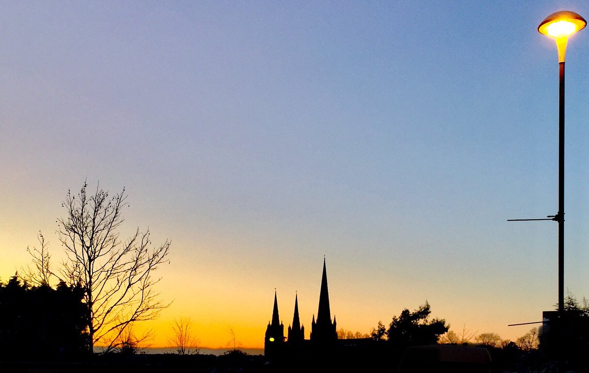 lichphotography's tweet photo. #lichfield #sunset #lichfieldcathedral https://t.co/XCuTWOjjQB