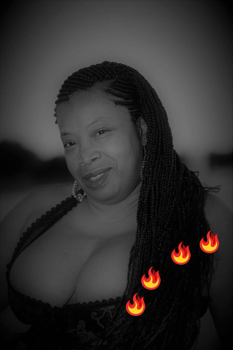 SympliLovely's tweet photo. Happy New Year Twitter fam!!!! Have a blessed and wonderfully prosperous 2018!!! #HappyNewYear2018 
#RodeoRider #AllWoman2018 https://t.co/8UEOHTW7tl