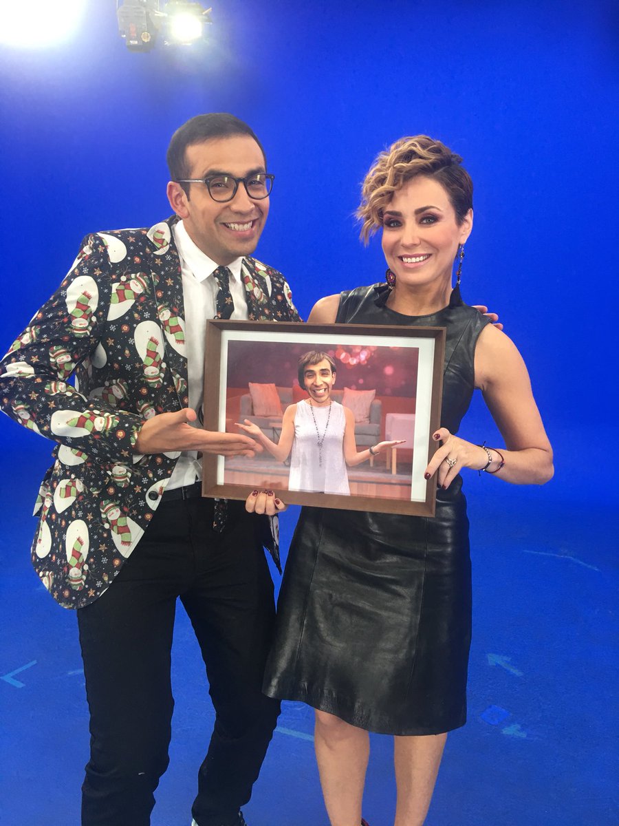 carmenmoriginal's tweet photo. Sigue en @aztecauno en @laresolana con mi querido @elcapiperez Aquí estamos! #FelizAnoNuevo2018 https://t.co/5NCeWRWMUl