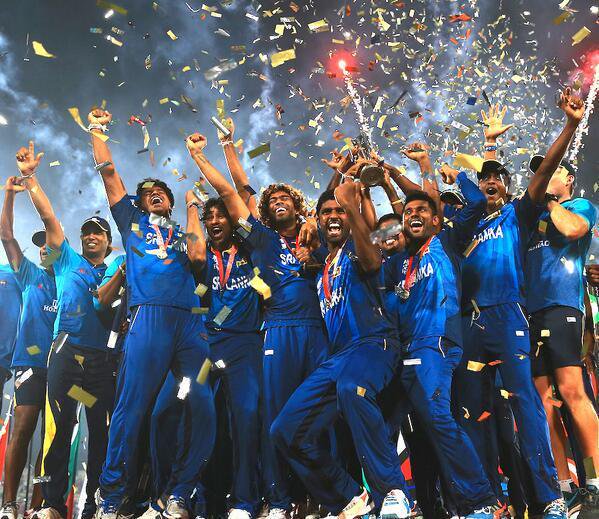 Cricket_SL's tweet photo. #HappyNewYear 2018 to our Lions &amp; all the Sri Lankan Cricket fans!! 🇱🇰💙🙏🙌🎉🎈 https://t.co/yev6mE5eiL