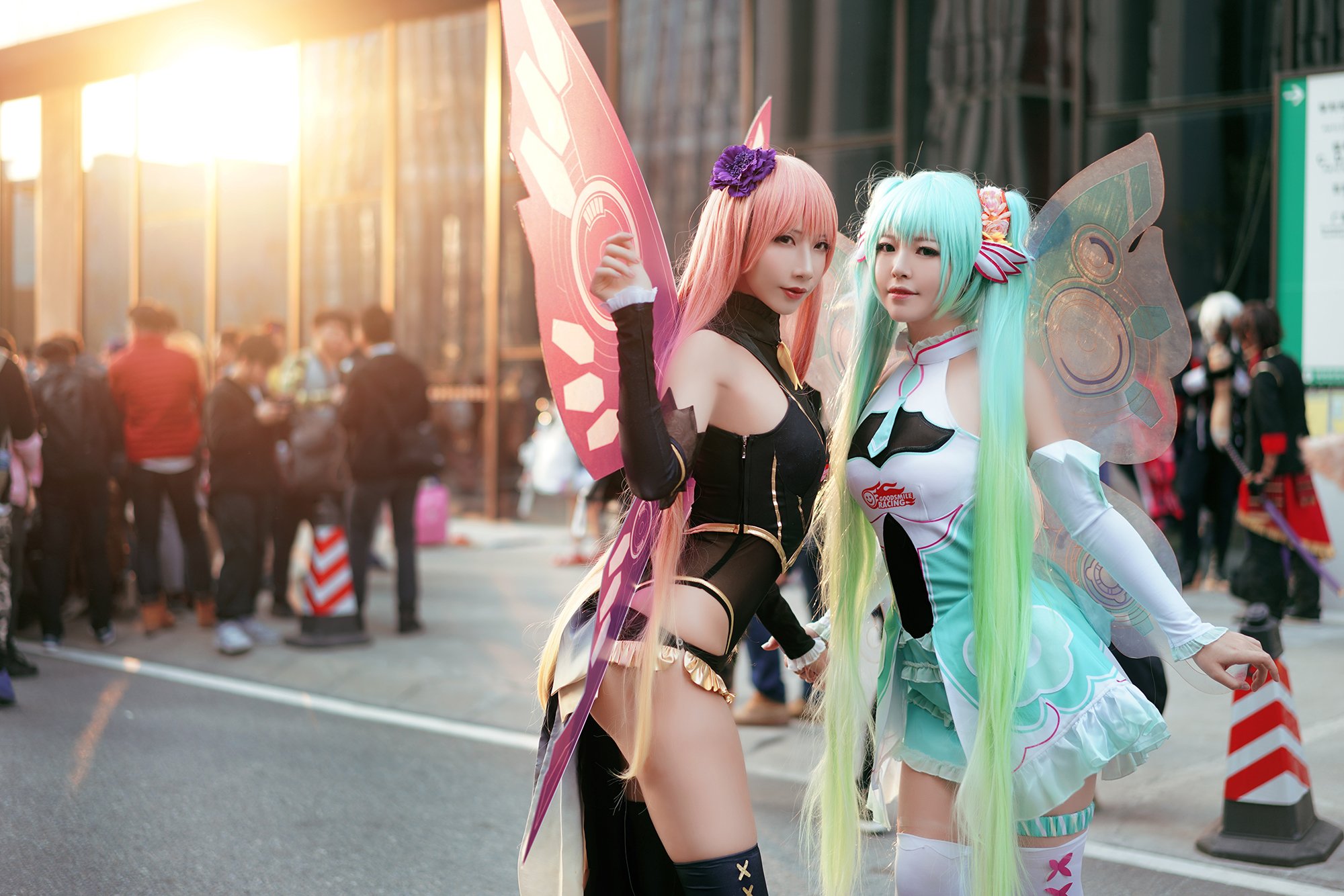 画像,广州萤火虫 今年最后一次去外面漫展 祝大家新年快乐 MIKU:@SesshuAsuak LUKA:@sophia_kotokoyo PHX:HLL https:…