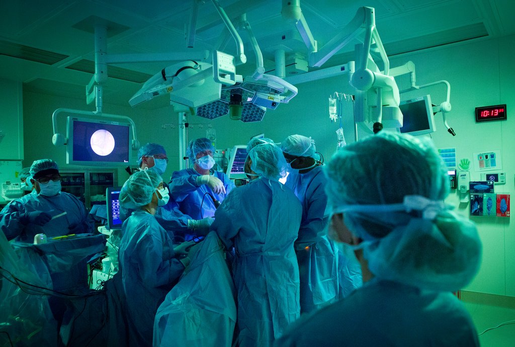 Vilavaite's tweet photo. Tom Brokaw:
You Can Find the Entire World Inside Your Hospital

@nytimes https://t.co/WyTmFGKu0D https://t.co/J3uwU6IHA8