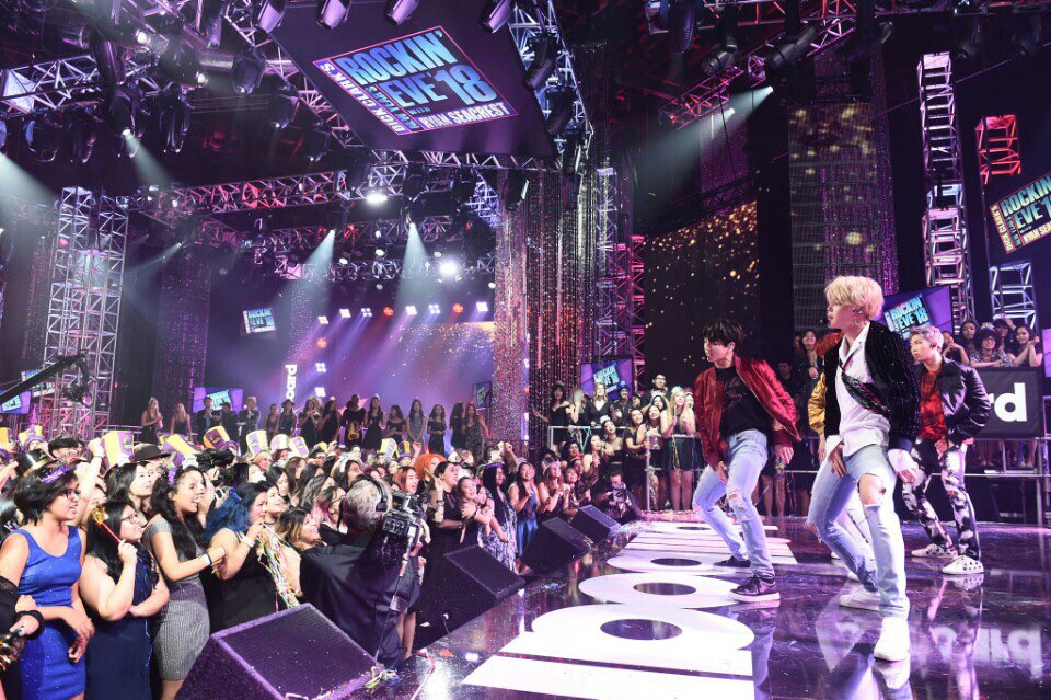 infireswithBTS's tweet photo. Our good friend @kathyrinnn is right over there!!!! She’s the one with the angelic voice but massive lungs that her yell can reach right through @BTS_twt !!! Yes, she’s the #JHope girl but she’s more like a #Vmin 😂😂😂 I’m so proud of you!!! #HAPPIESTNEWYEAR #highlightof2017 🎉 https://t.co/exZK2XVXgE